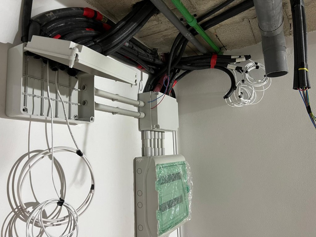Instalación de bandeja portacables y cuadro secundario
