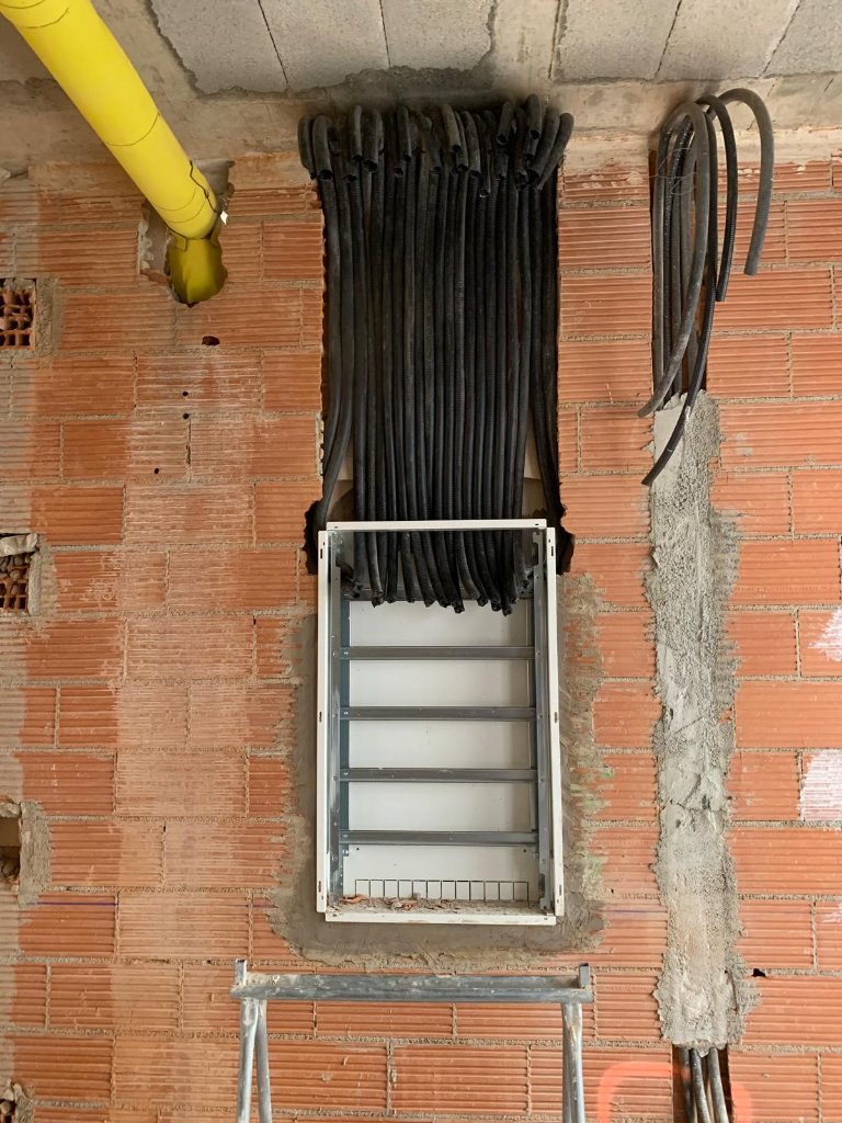 Preparación de cuadro eléctrico empotrado en obra nueva