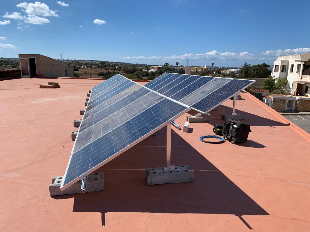 Instalación fotovoltaica en cubierta plana