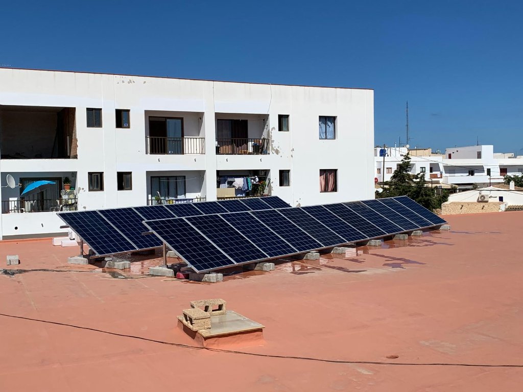 Instalación fotovoltaica en edificio de apartamentos