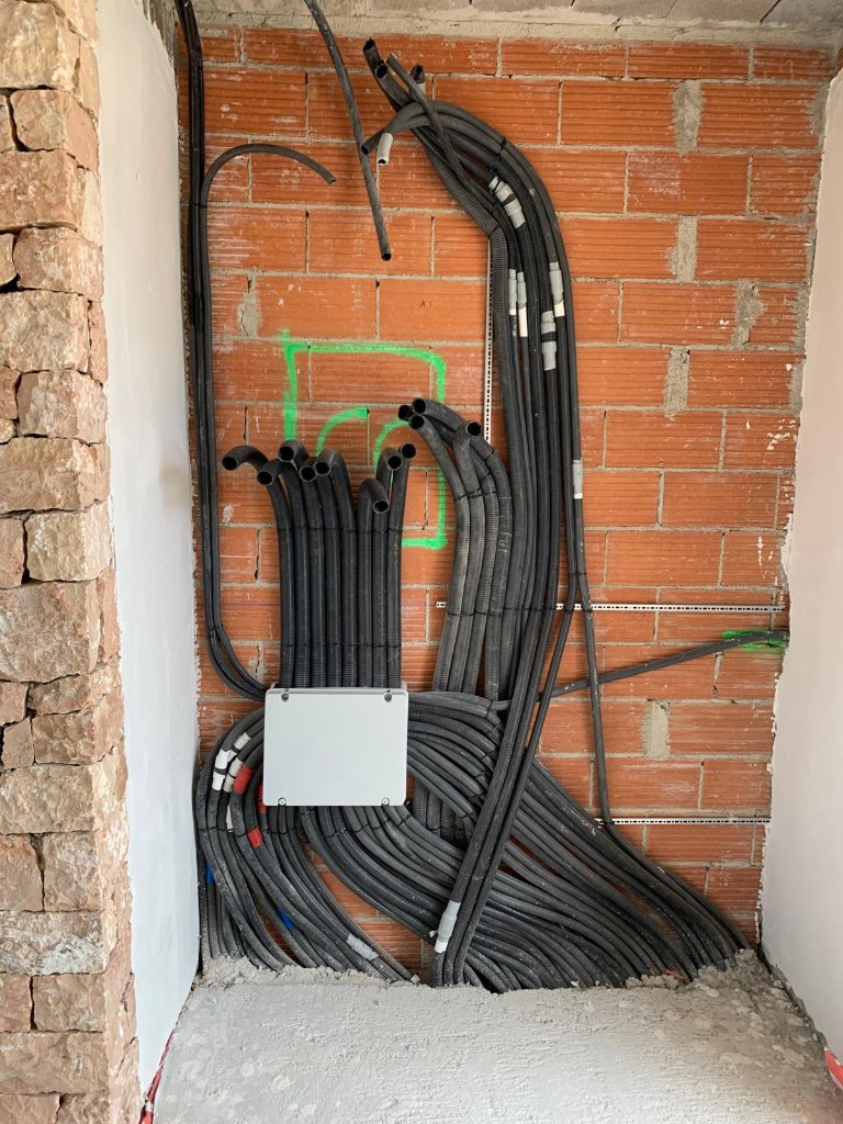 Canalizaciones y caja de registro empotrada en obra