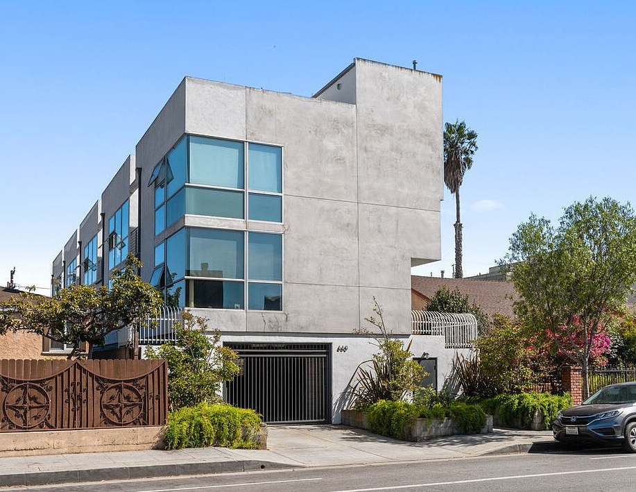 660 Rose Ave