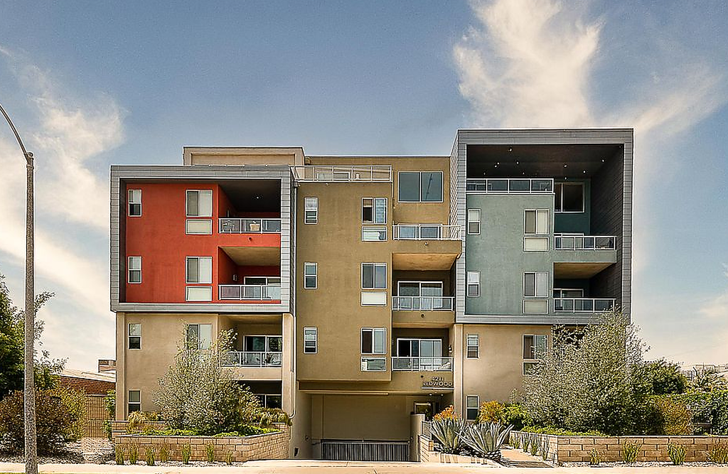 4211 Redwood