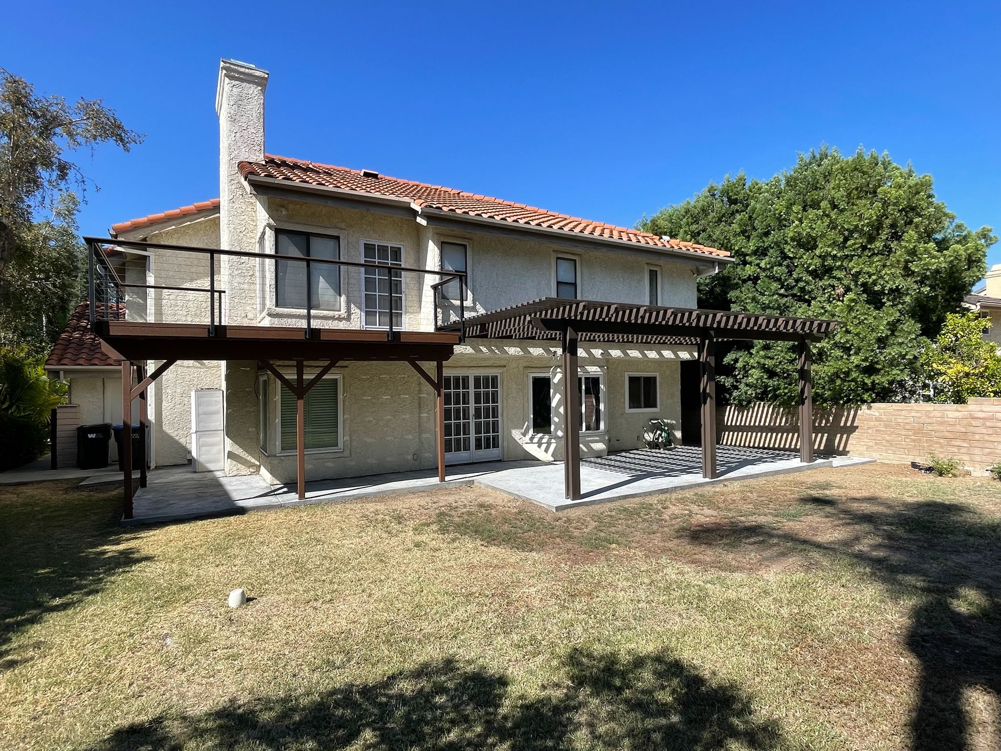 Balcony Trex deck, cable railing and aluminum patio cover in Thousand Oaks, CA 1