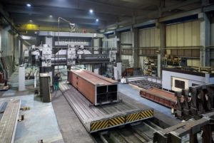 Large metalworking machine on slideways