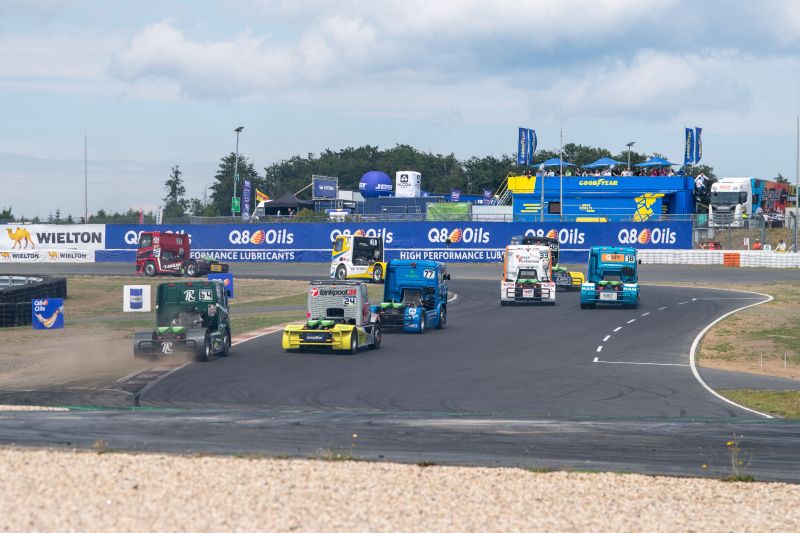 Q8Oils branded barriers at the Nürburgring