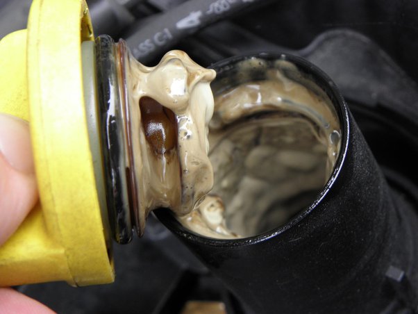 Water contamination in engine oil - milky oil