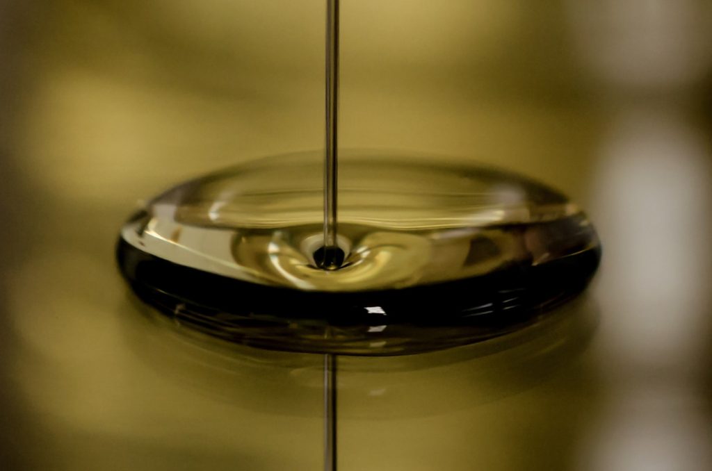 Base oil pouring