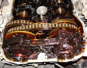 Figure 1 - Sludge in valve cover area