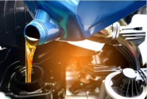 Multigrade vs Monograde Oil - engine oil being poured