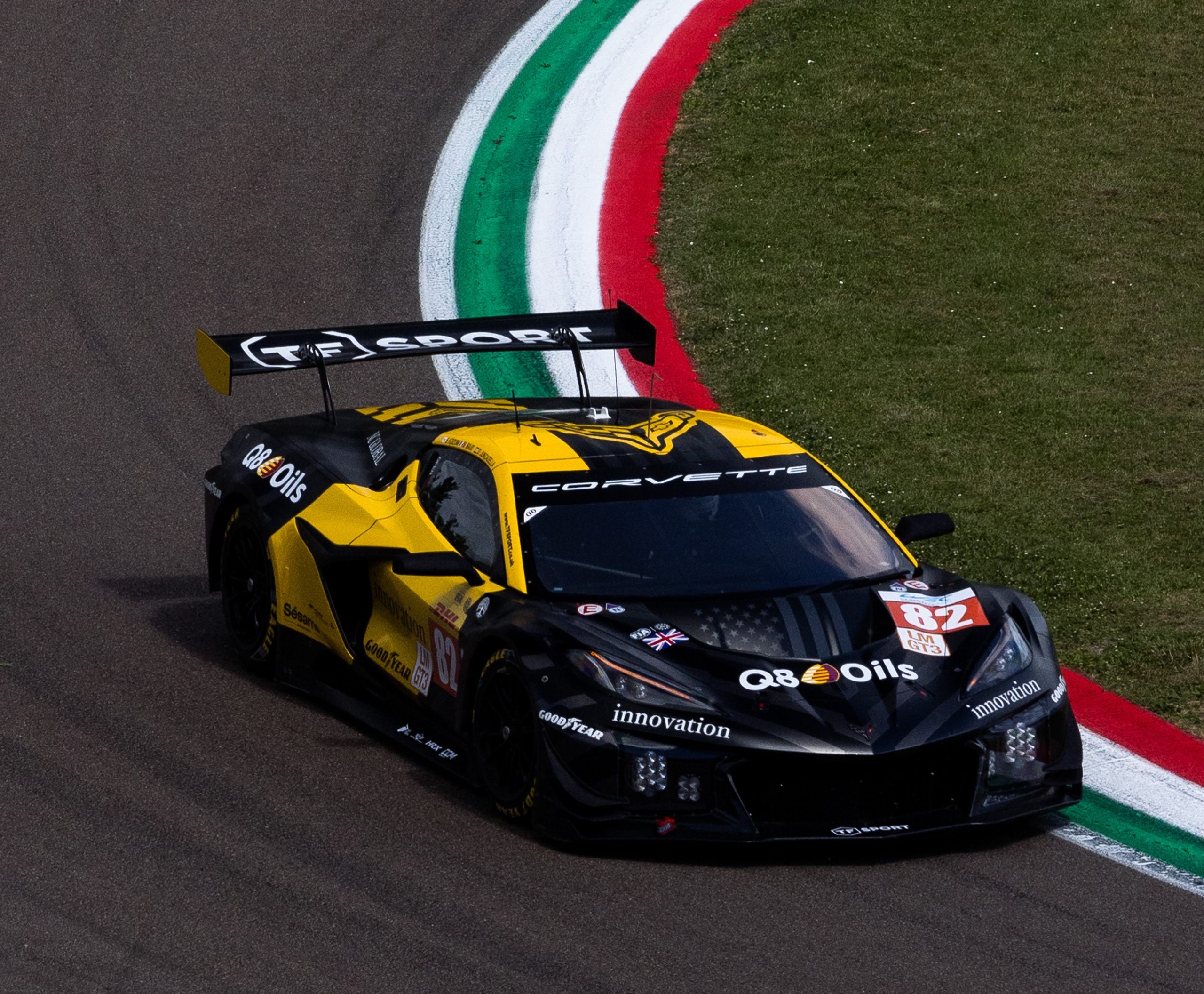 Q8Oils Corvette GT race car on track