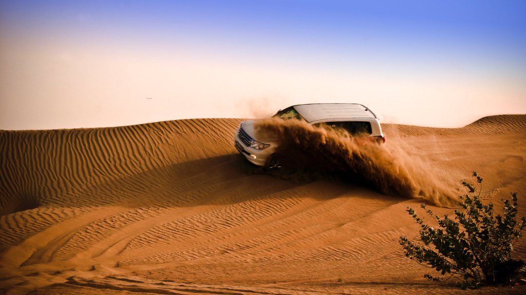 4x4 vehicle in sand dunes