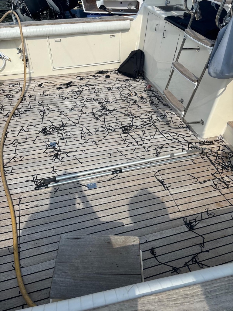 Deck Cable Cleanup before — Scrubbies Boat Wash 340