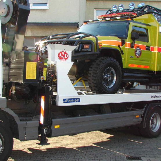 Abschleppwagen auf der Autobahn