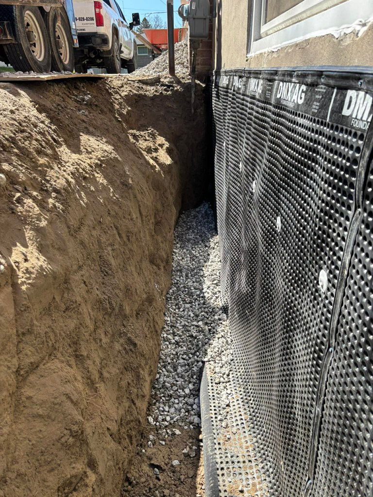 Drainage board & weeping tile