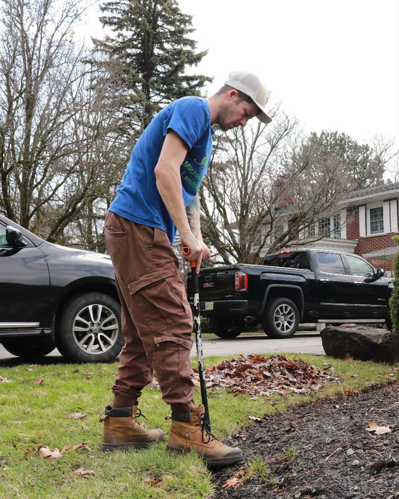 Bed edging & mulch, garden maintenance by Michael Durham Landscaping (Durham Region, 2026)