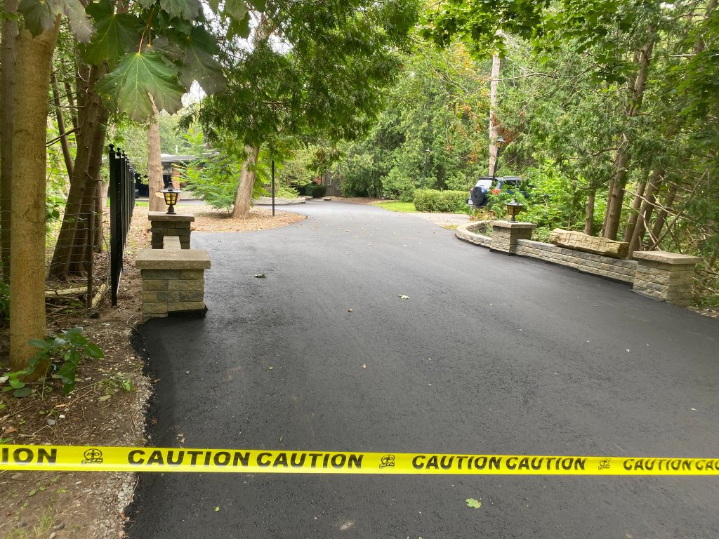 Estate driveway paving, driveway paving by Michael Durham Landscaping (Durham Region, 2025)