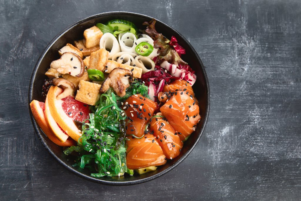 Färsk poke bowl från Ken Sushi