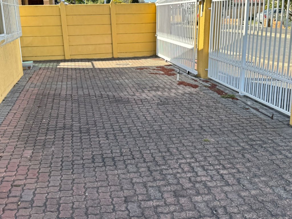 Cobblestone driveway paving project