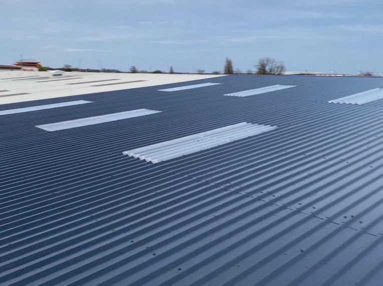 TopSpray35 large industrial roof — aliphatic polyurethane coating application