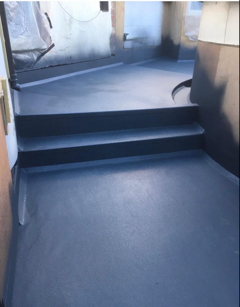 Rocathaan HotSpray parapet edge detail — polyurea membrane upstand