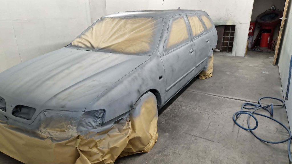 Jaguar XF side panel impact damage before repair