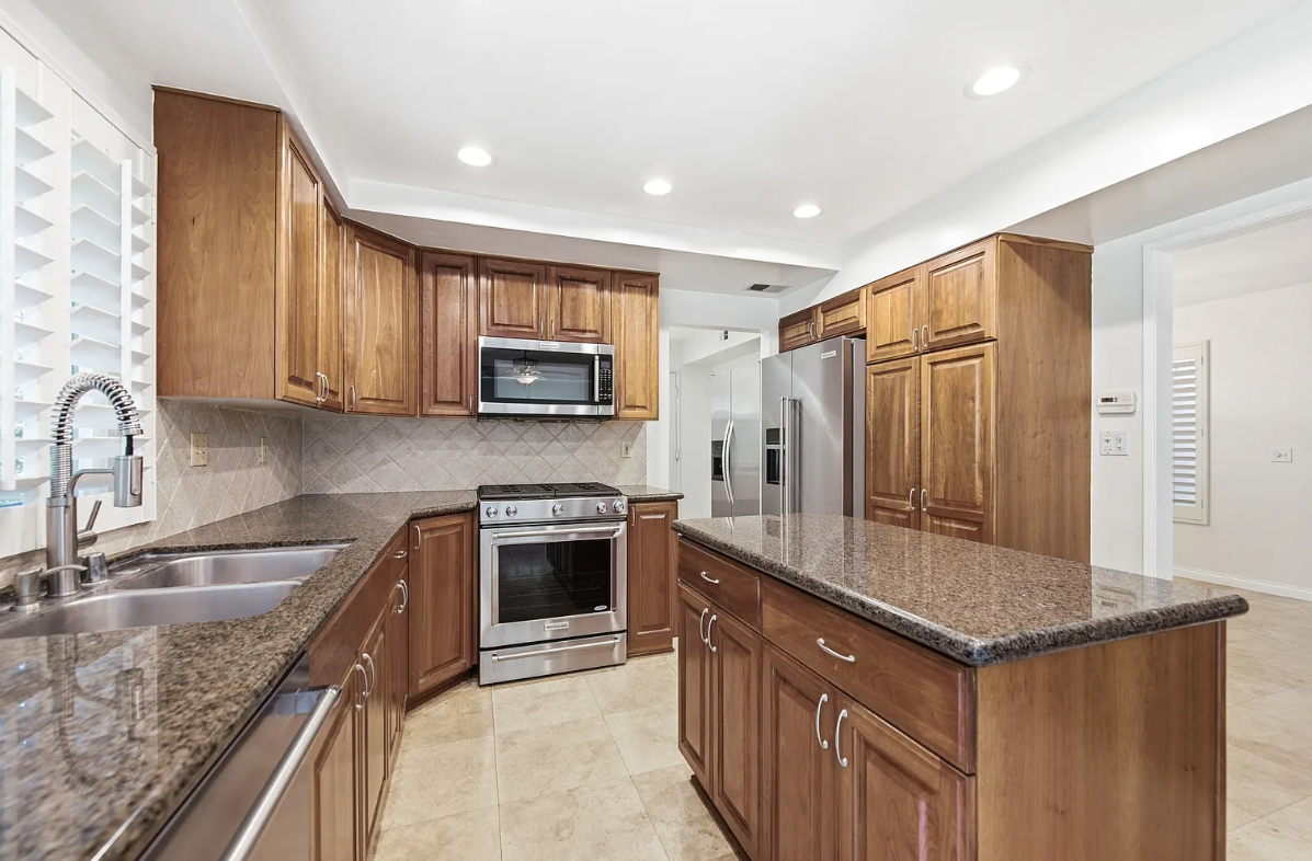 Fully equipped residence kitchen