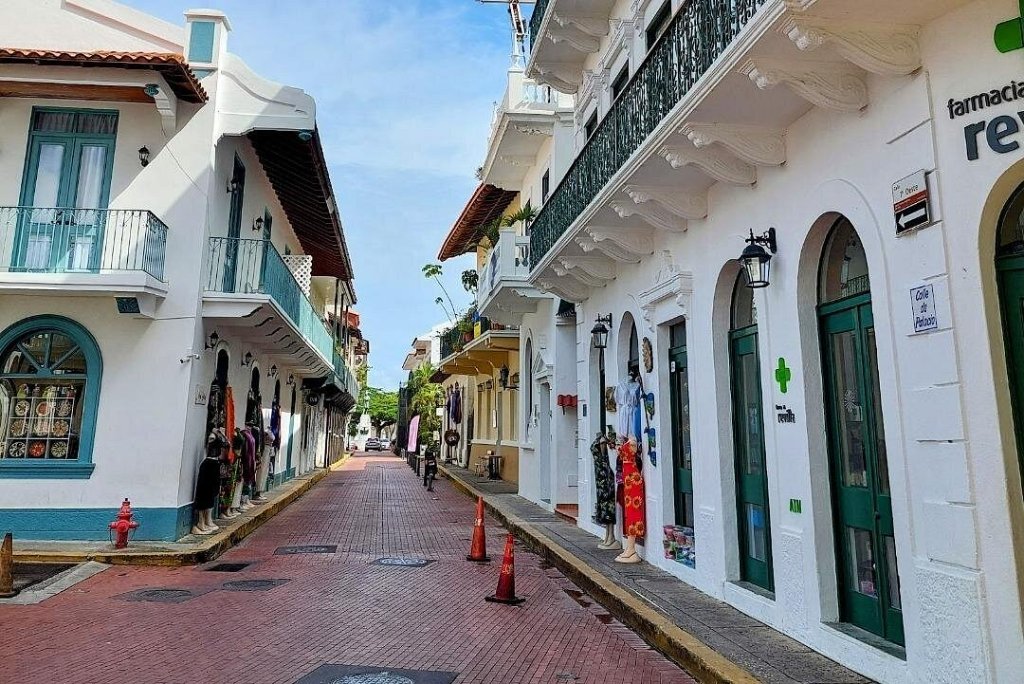 Calle de Palacio colonial street