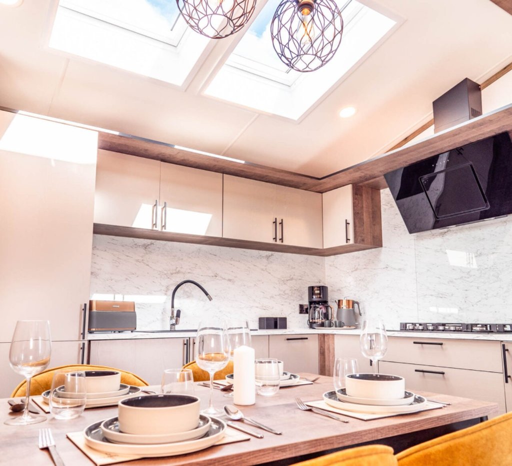 Kitchen & Dining