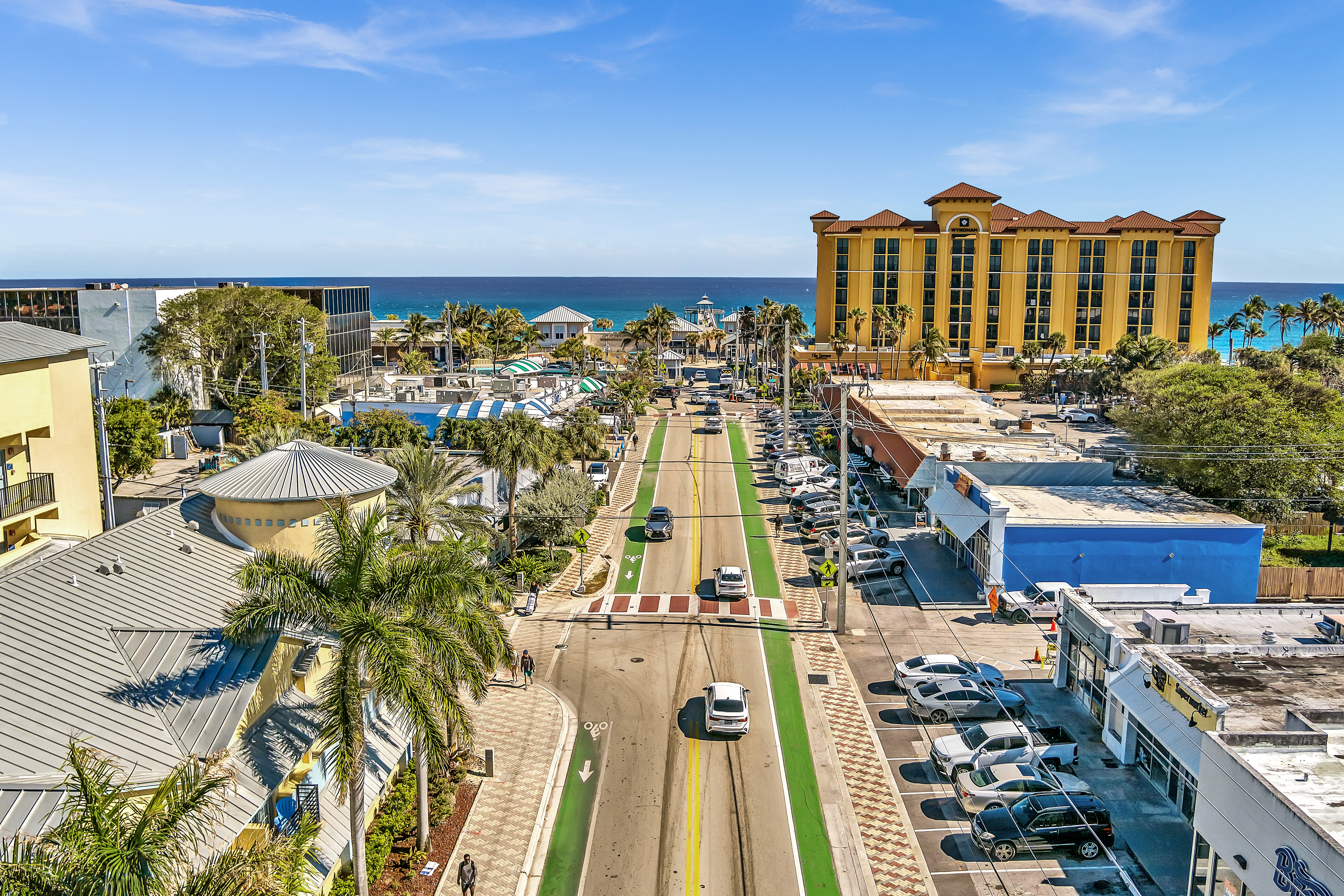 Deerfield Beach boulevard leading to the ocean