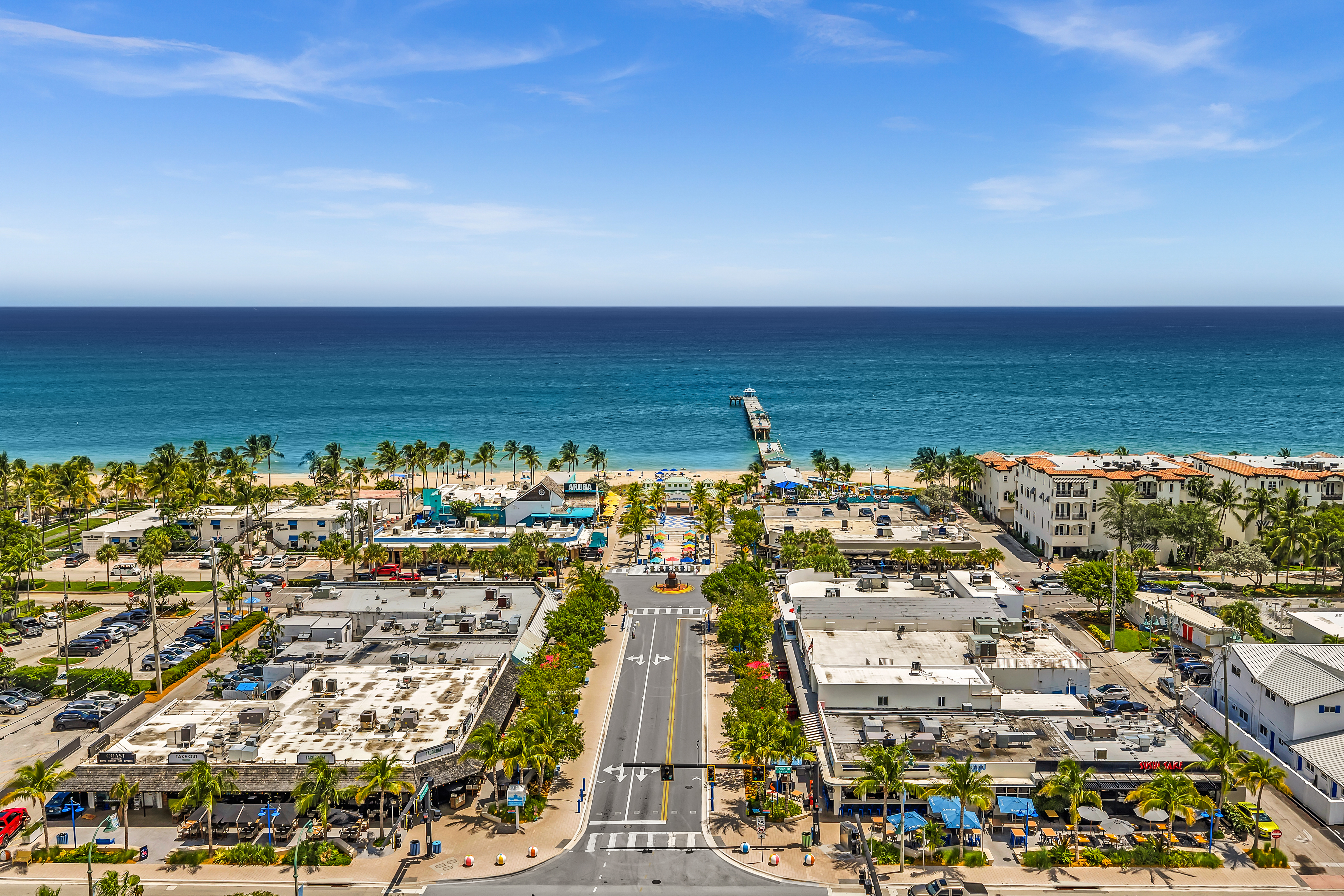Lauderdale-by-the-Sea — Commercial Boulevard leading to the ocean and pier
