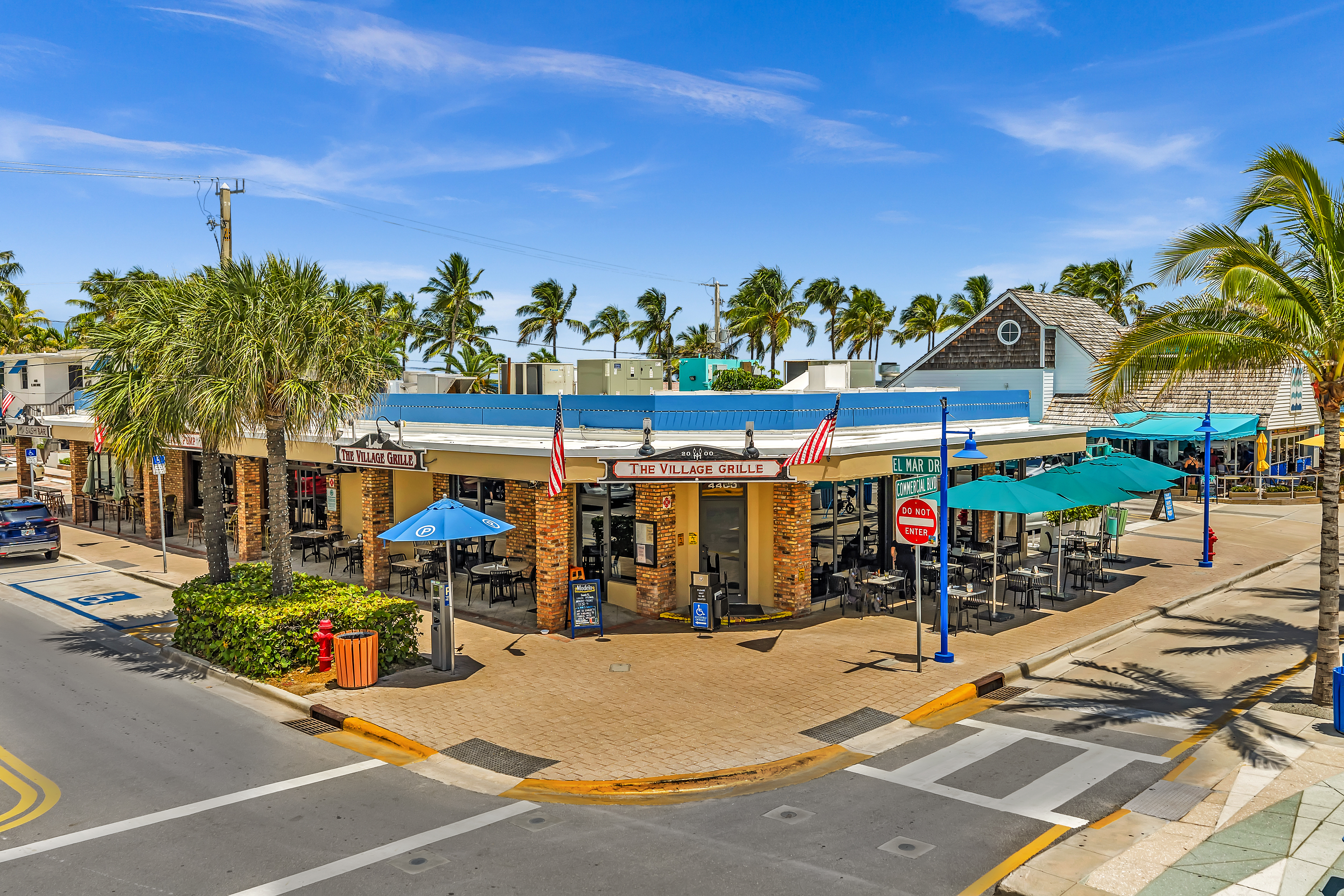 Lauderdale-by-the-Sea — Village Grille corner on El Mar Drive