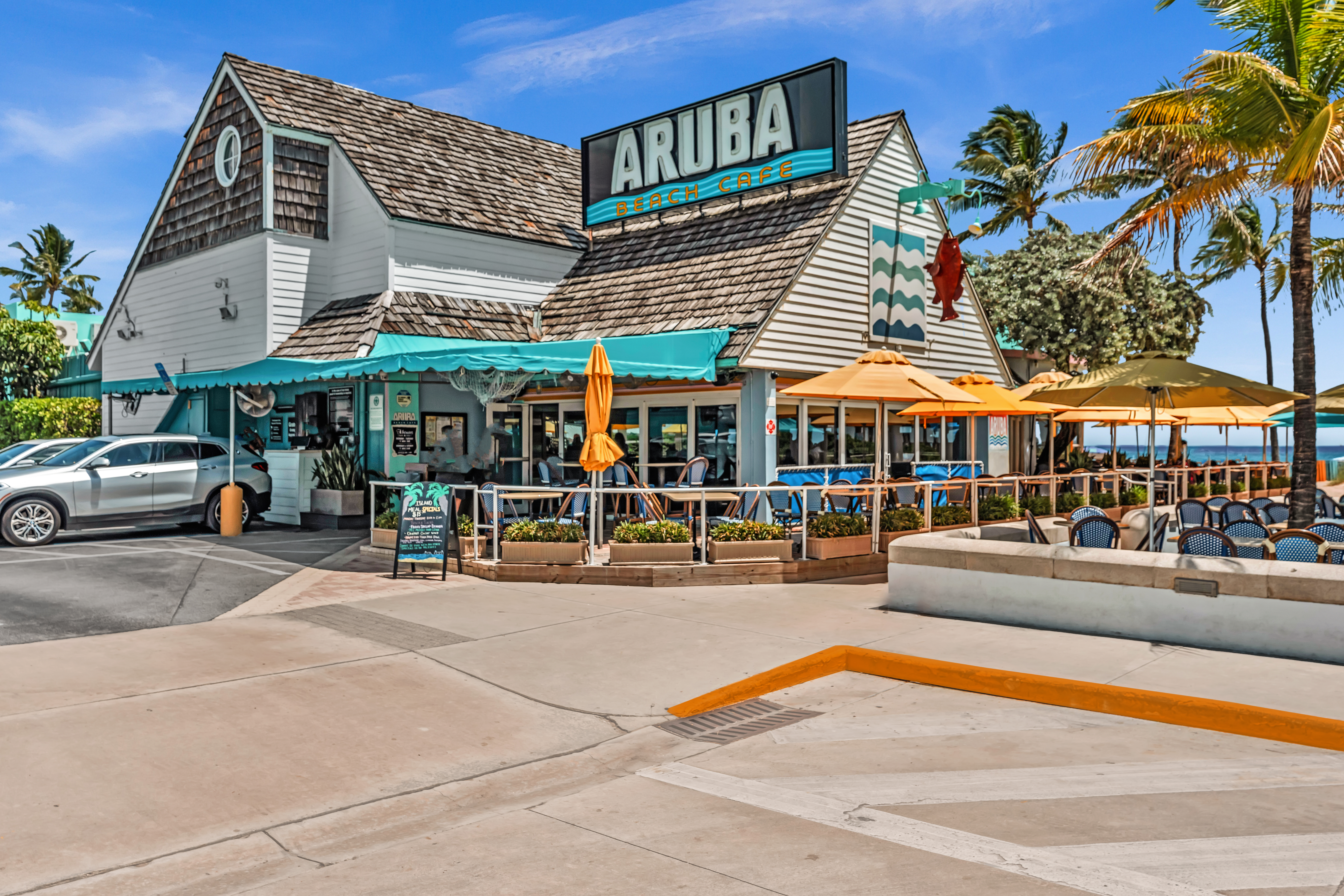 Lauderdale-by-the-Sea — Aruba Beach Cafe on the oceanfront