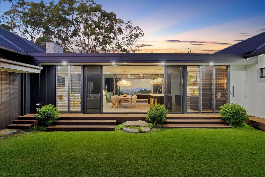 Tinbeerwah Road — rear deck and dining at dusk