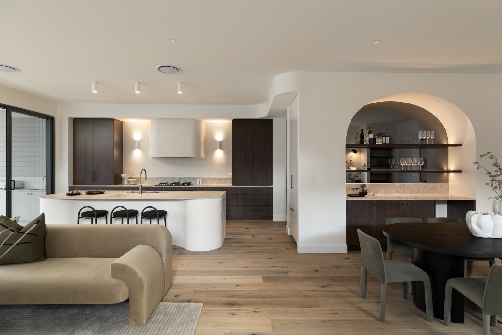 Ward Street Indooroopilly — curved kitchen island and dining
