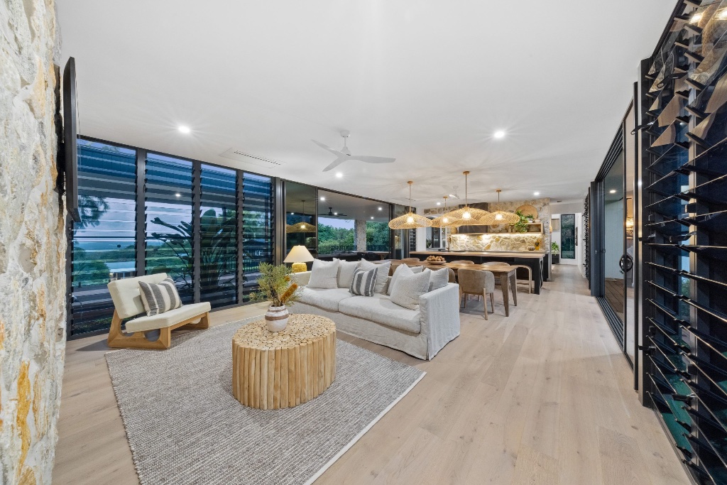 Tinbeerwah Road — master ensuite with freestanding bath