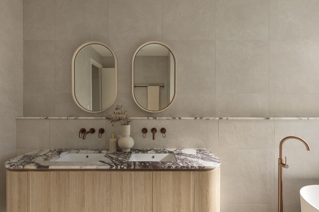 Holland Park — kitchen marble island