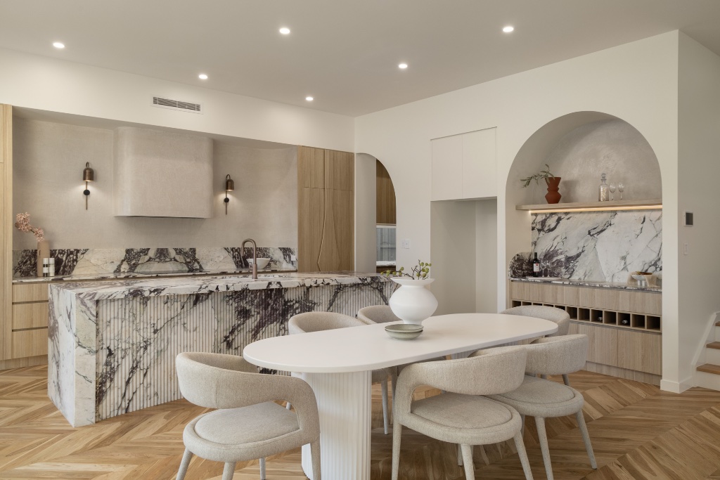 Holland Park — master bedroom with arch