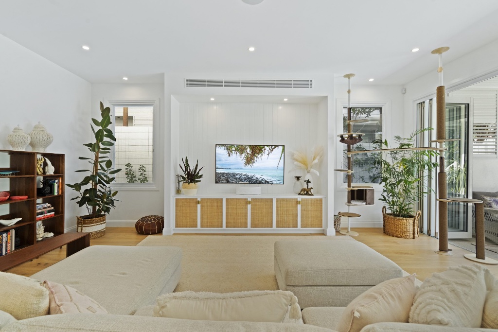 Bayview Street — family living room