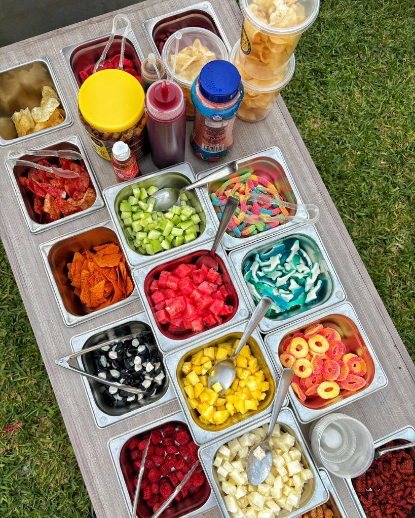 Estación de toppings variados desde arriba