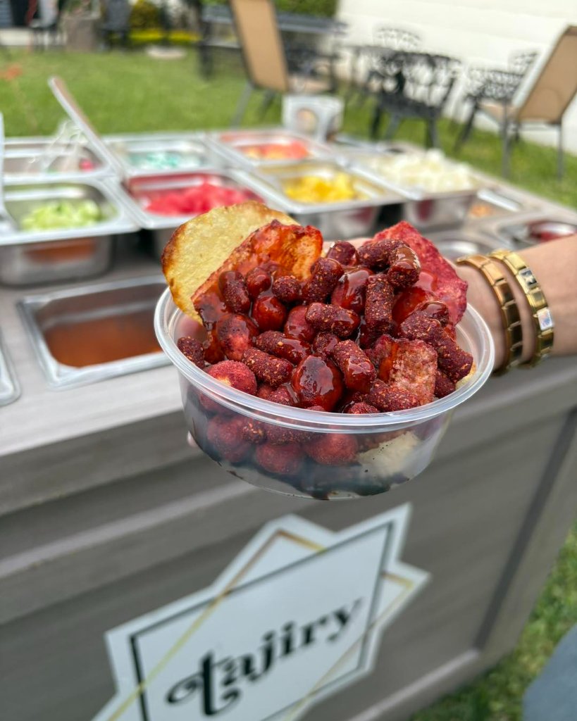Barra de frituras Tajiry en evento al aire libre