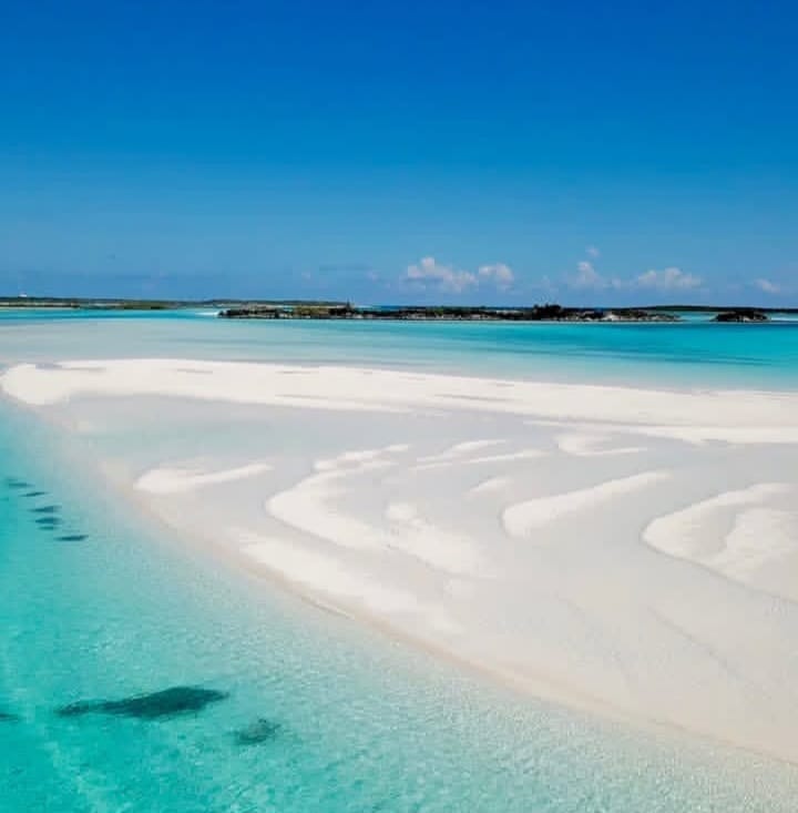 Crystal clear turquoise waters and white sand, Exuma Bahamas