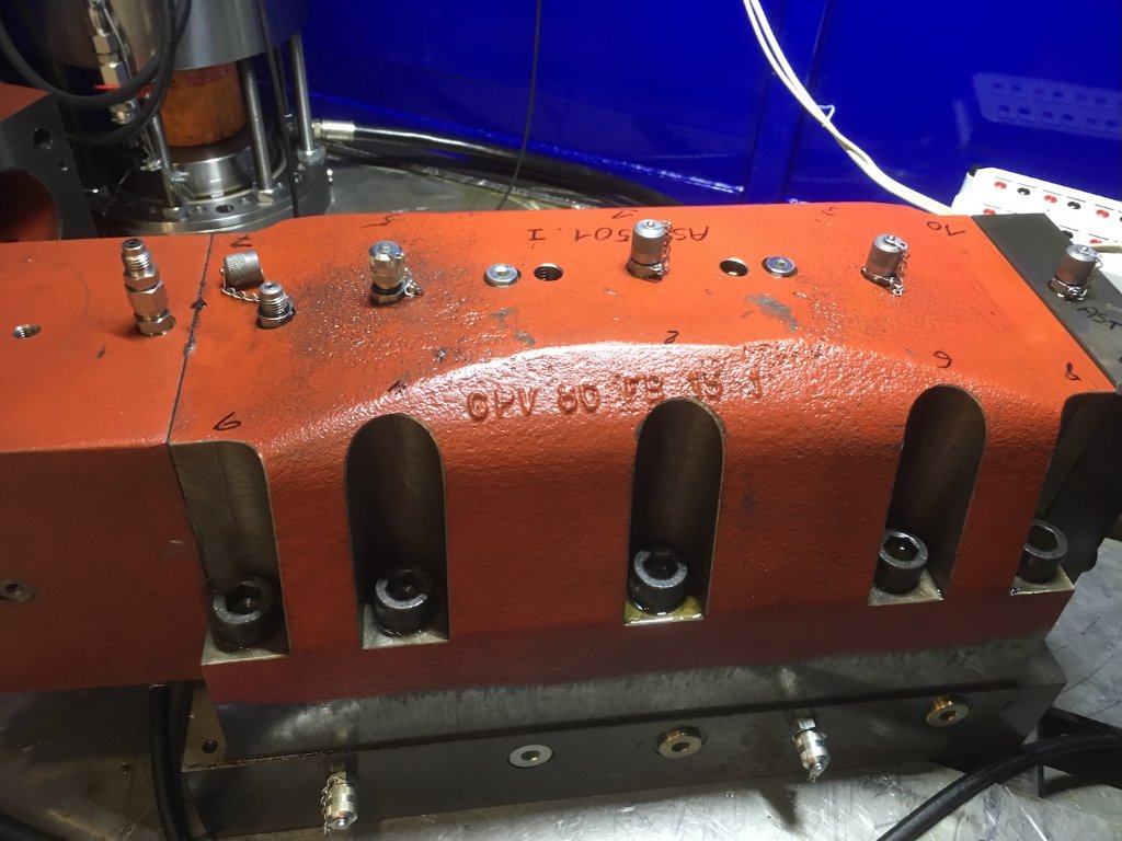 Serrage distributeur hydraulique HYDAC 5 voies