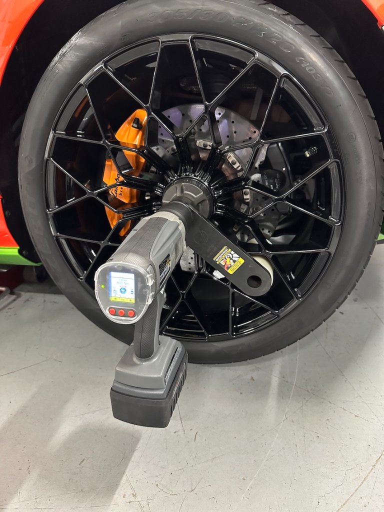 Serrage jantes Lamborghini — 600 Nm