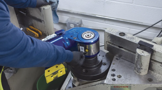 Intervention de maintenance sur clé hydraulique HYTORC