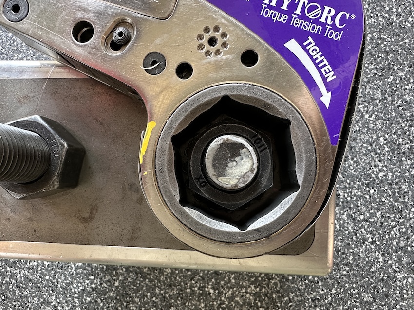 Détail hexagone femelle sur écrou