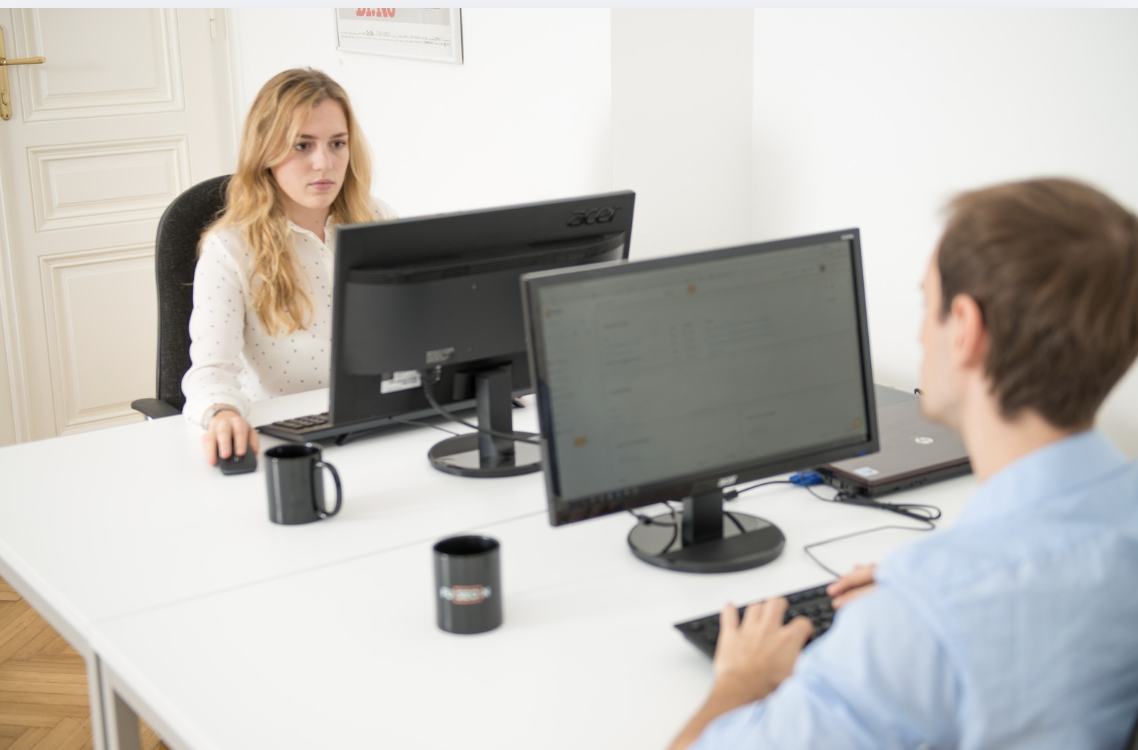 FUSEON Team im Büro in Wien bei der Arbeit