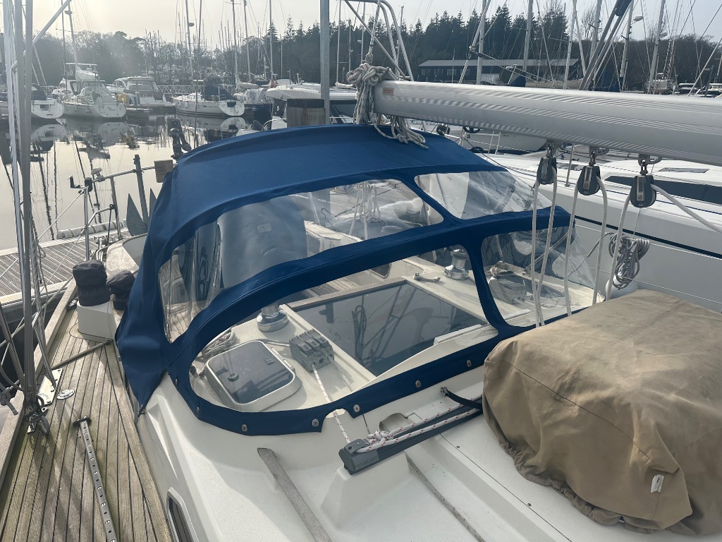 Bespoke Navy Sprayhood with Clear Panels