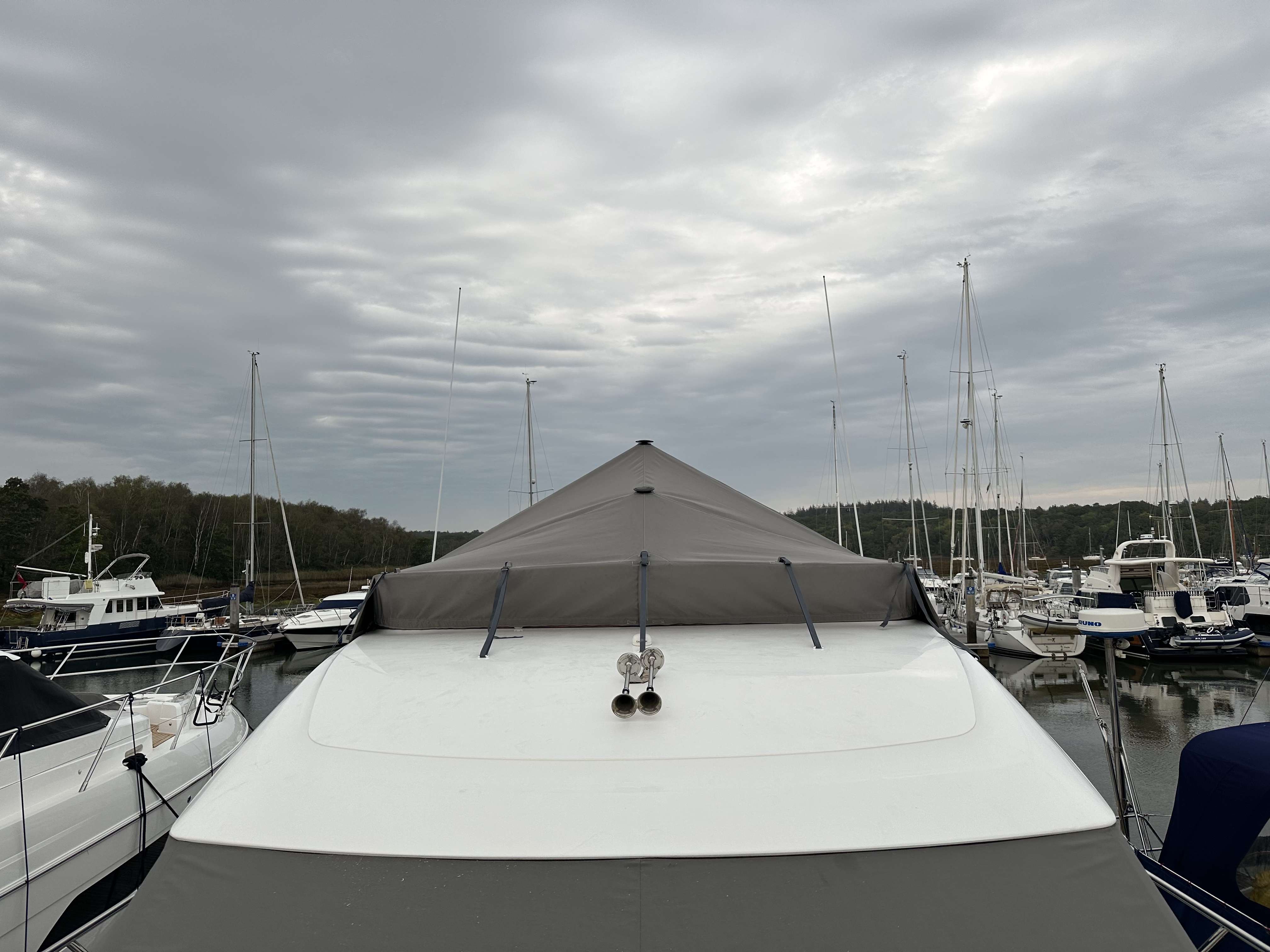 Fly bridge winter cover with boat vent & support poles