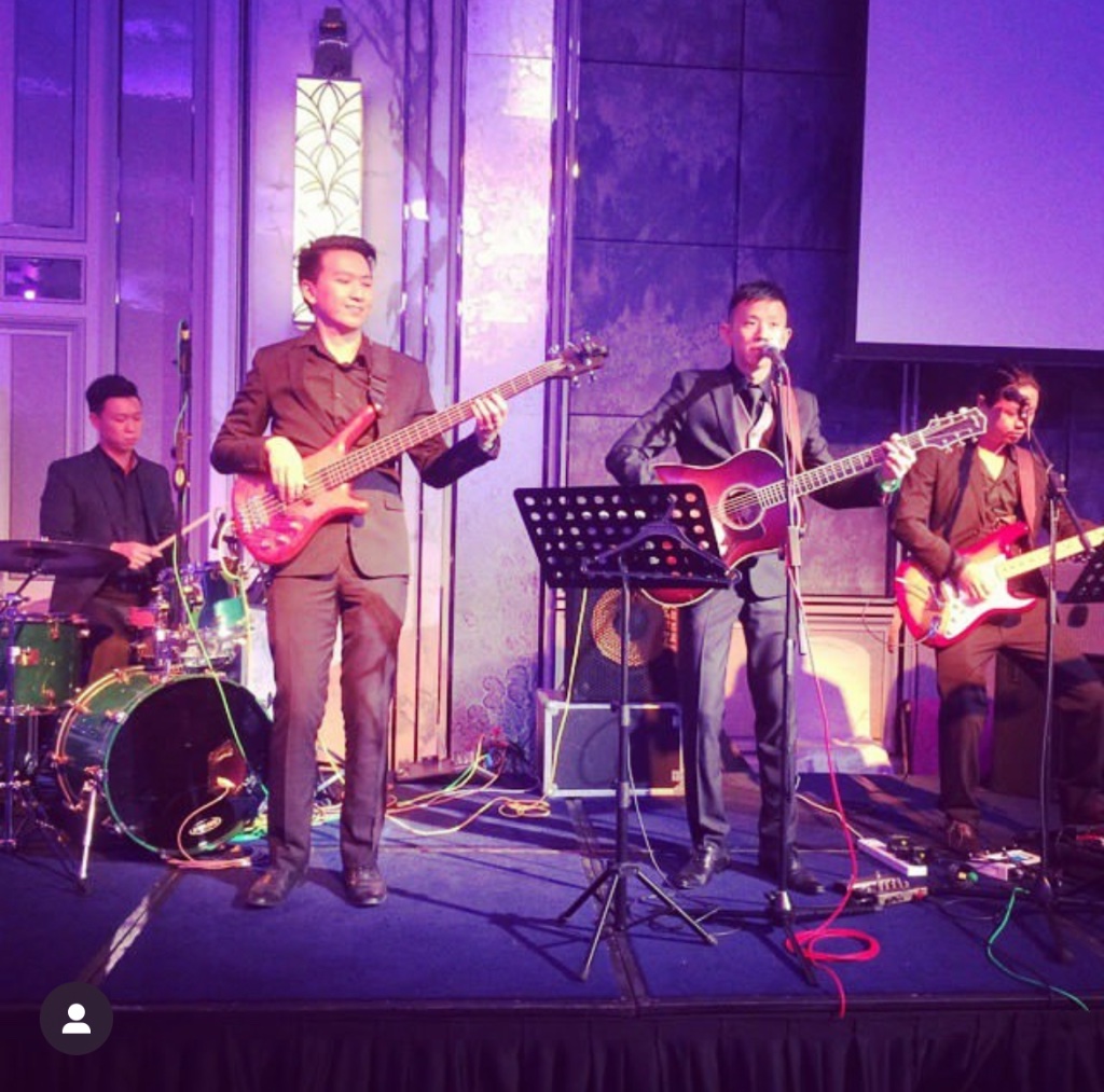 Intimate acoustic live music performance at private event Singapore